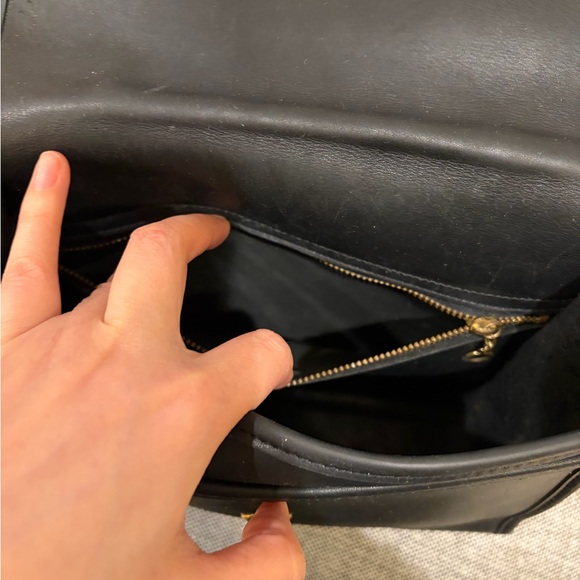 Vintage COACH Court Turn lock Crossbody Bag - Model 9870 in Black - Picture 7 of 11